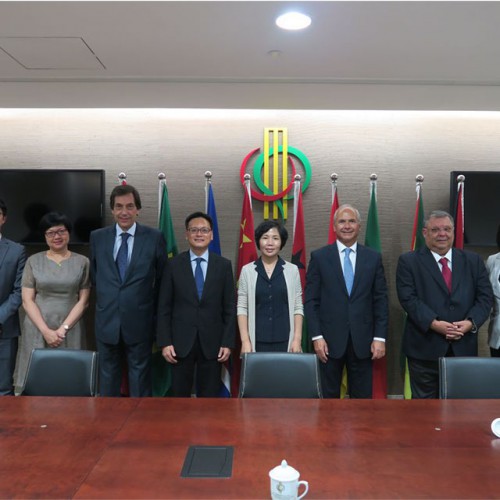 Visitou o Secretariado Permanente do Fórum para a Cooperação Económica e Comercial entre a China e o...